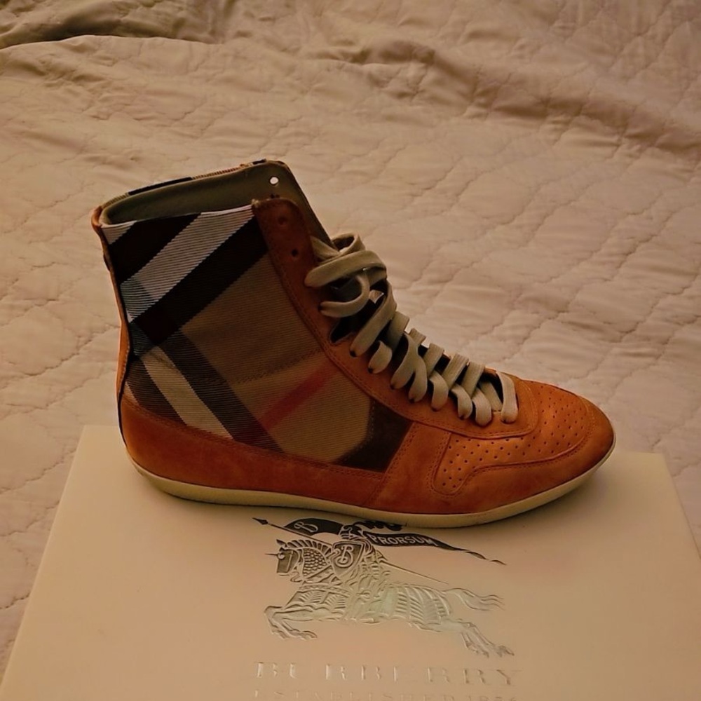 BURBERRY Hi Top Shoes